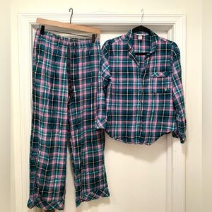 Victoria’s Secret Flannel Pajama set women’s Small Short Pink green Long Sleeved